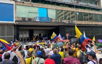 Amenazas contra las instituciones y la democracia en Colombia